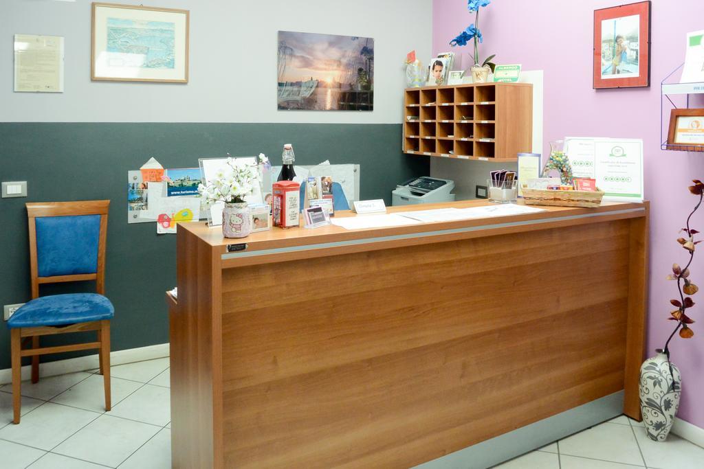 Albergo Meuble Abatjour Mantova Bagian luar foto