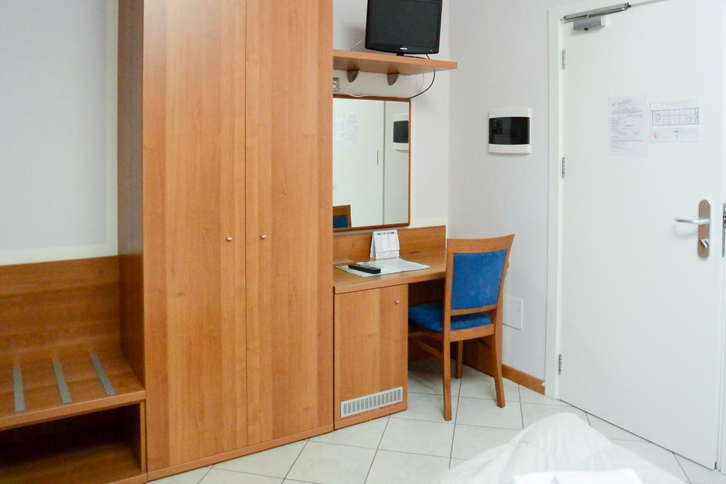 Albergo Meuble Abatjour Mantova Bagian luar foto