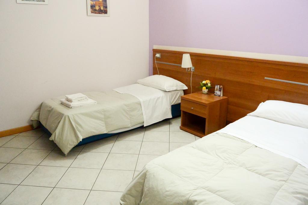 Albergo Meuble Abatjour Mantova Bagian luar foto