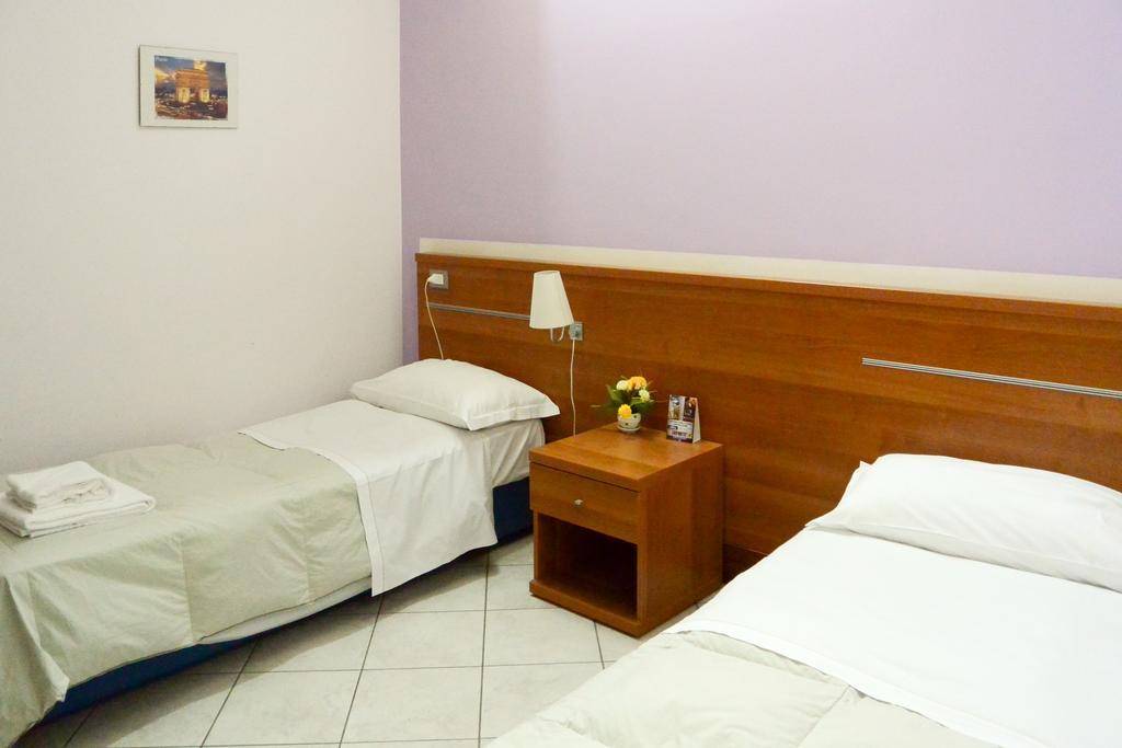 Albergo Meuble Abatjour Mantova Bagian luar foto