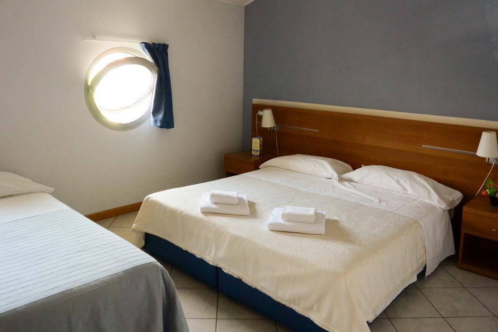 Albergo Meuble Abatjour Mantova Bagian luar foto