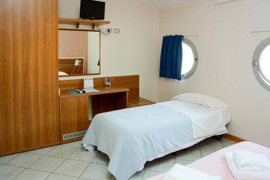 Albergo Meuble Abatjour Mantova Bagian luar foto