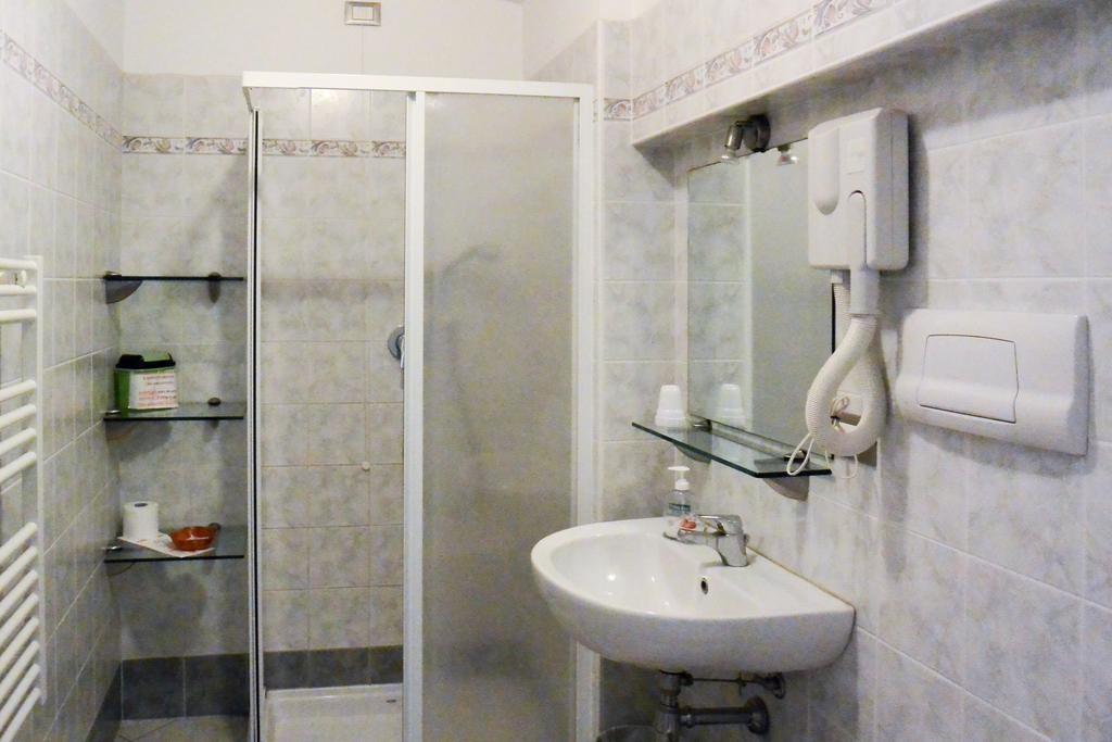 Albergo Meuble Abatjour Mantova Bagian luar foto