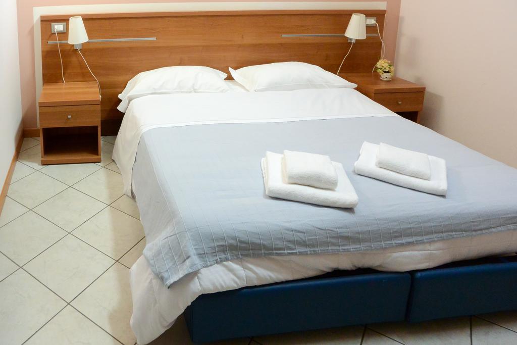 Albergo Meuble Abatjour Mantova Bagian luar foto