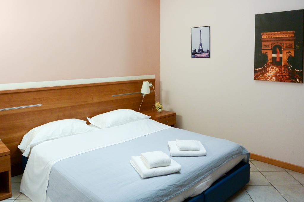 Albergo Meuble Abatjour Mantova Bagian luar foto