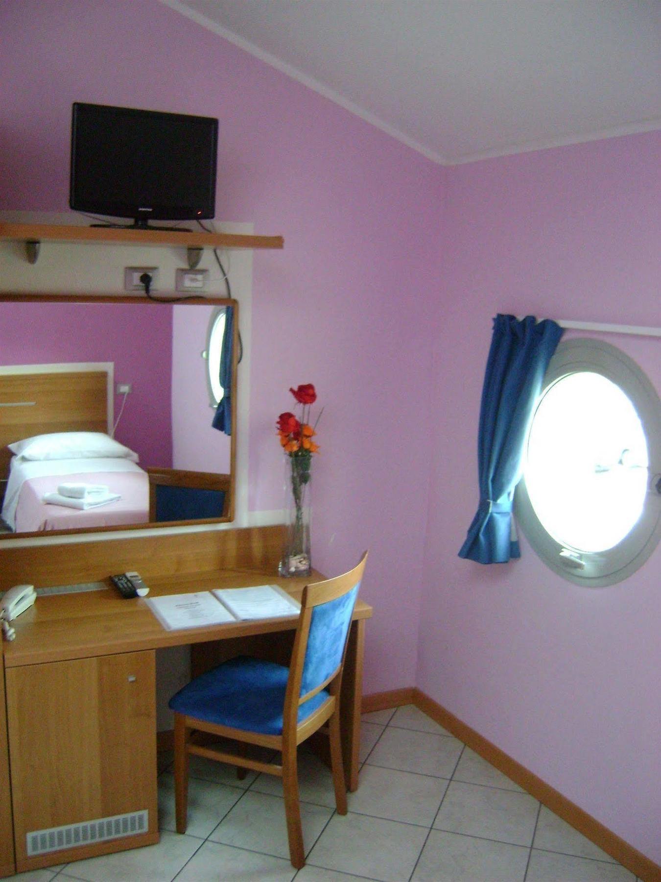 Albergo Meuble Abatjour Mantova Bagian luar foto