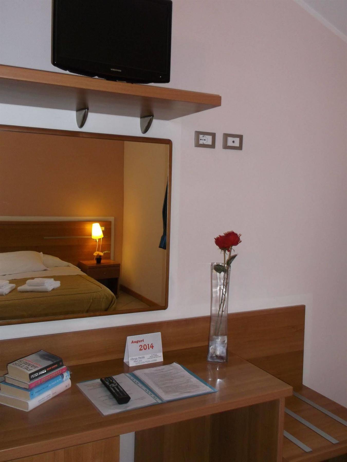Albergo Meuble Abatjour Mantova Bagian luar foto