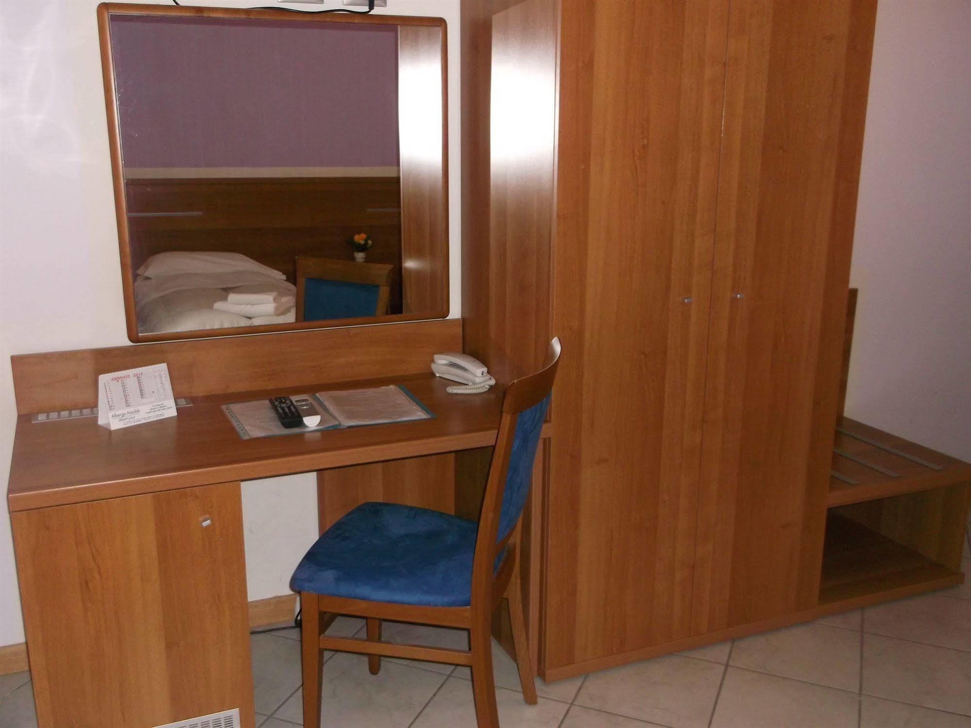 Albergo Meuble Abatjour Mantova Bagian luar foto
