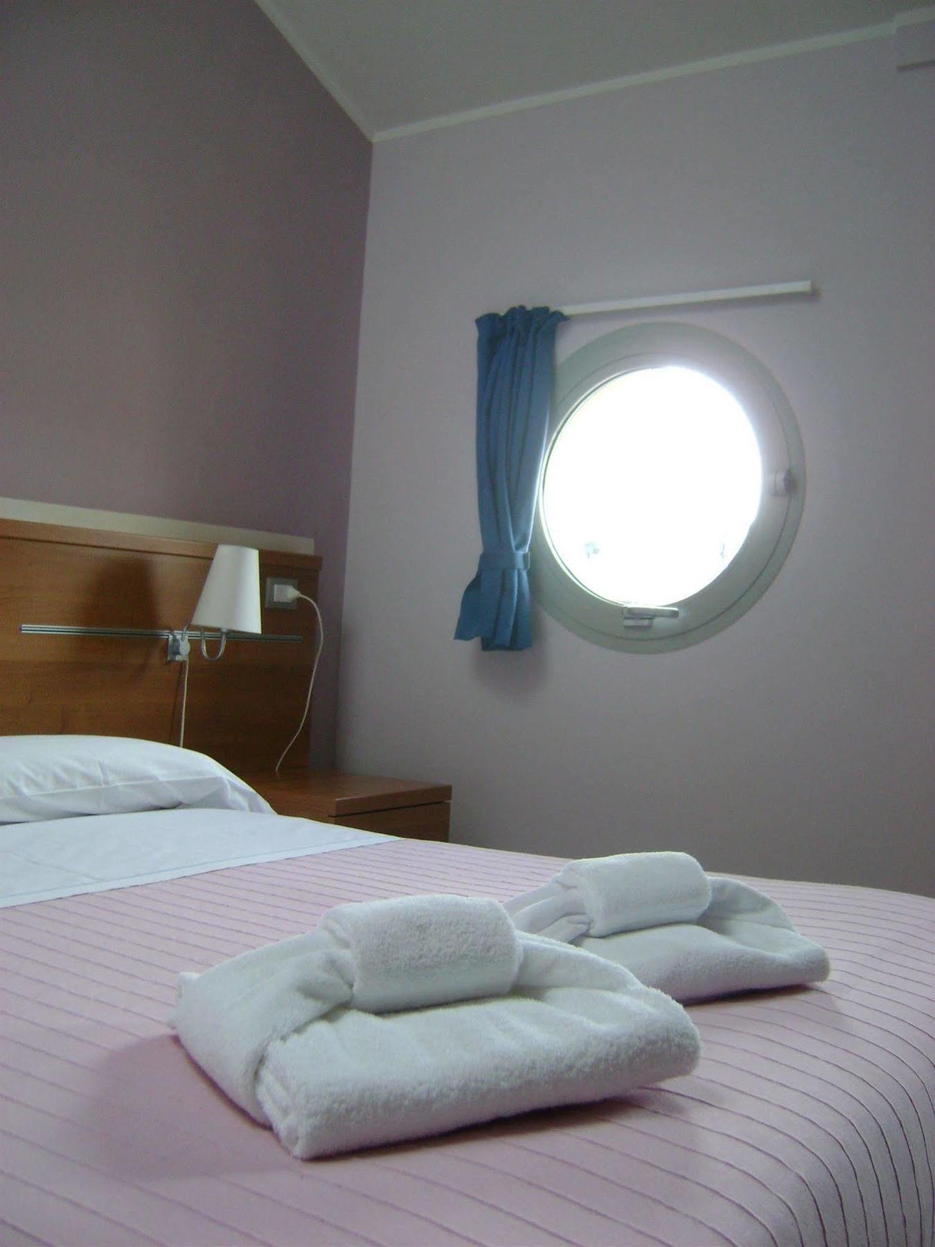 Albergo Meuble Abatjour Mantova Bagian luar foto