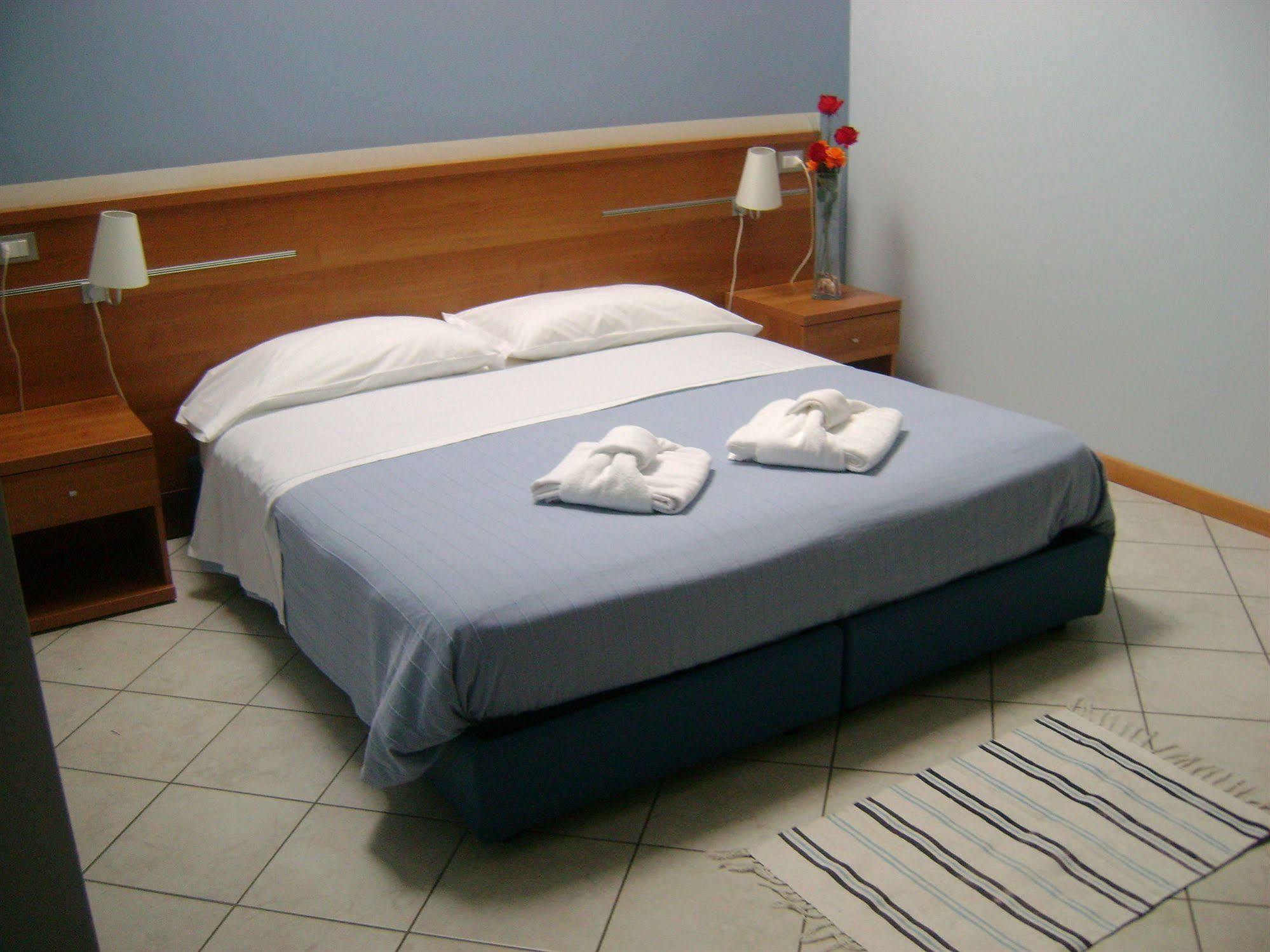 Albergo Meuble Abatjour Mantova Bagian luar foto