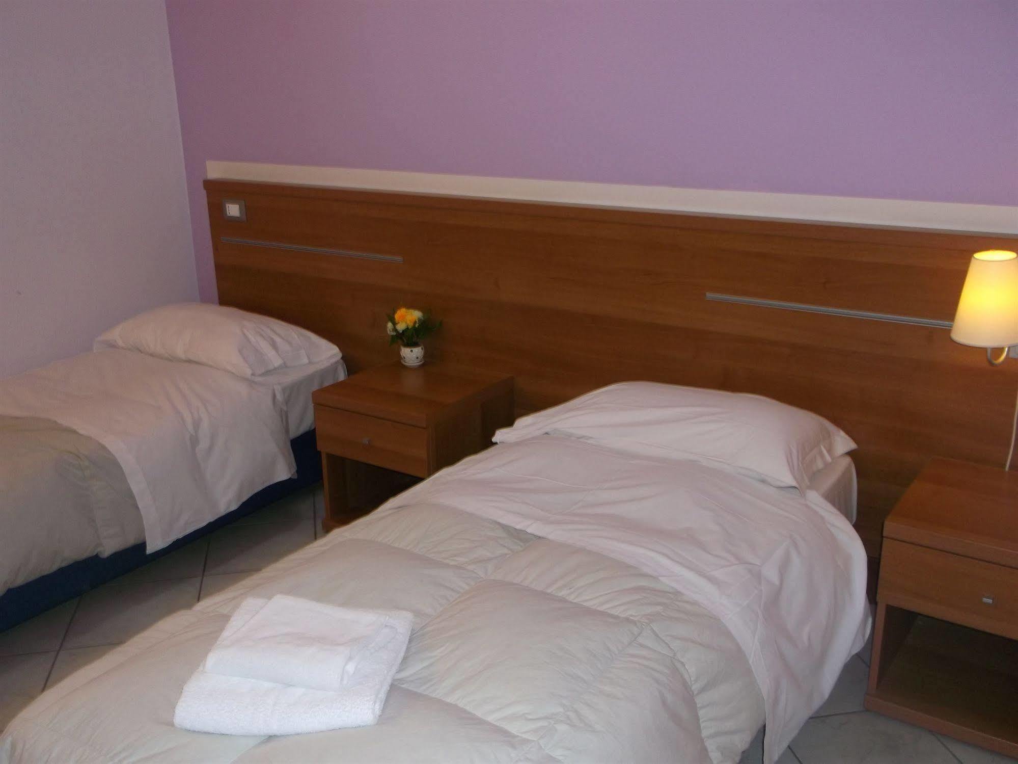 Albergo Meuble Abatjour Mantova Bagian luar foto