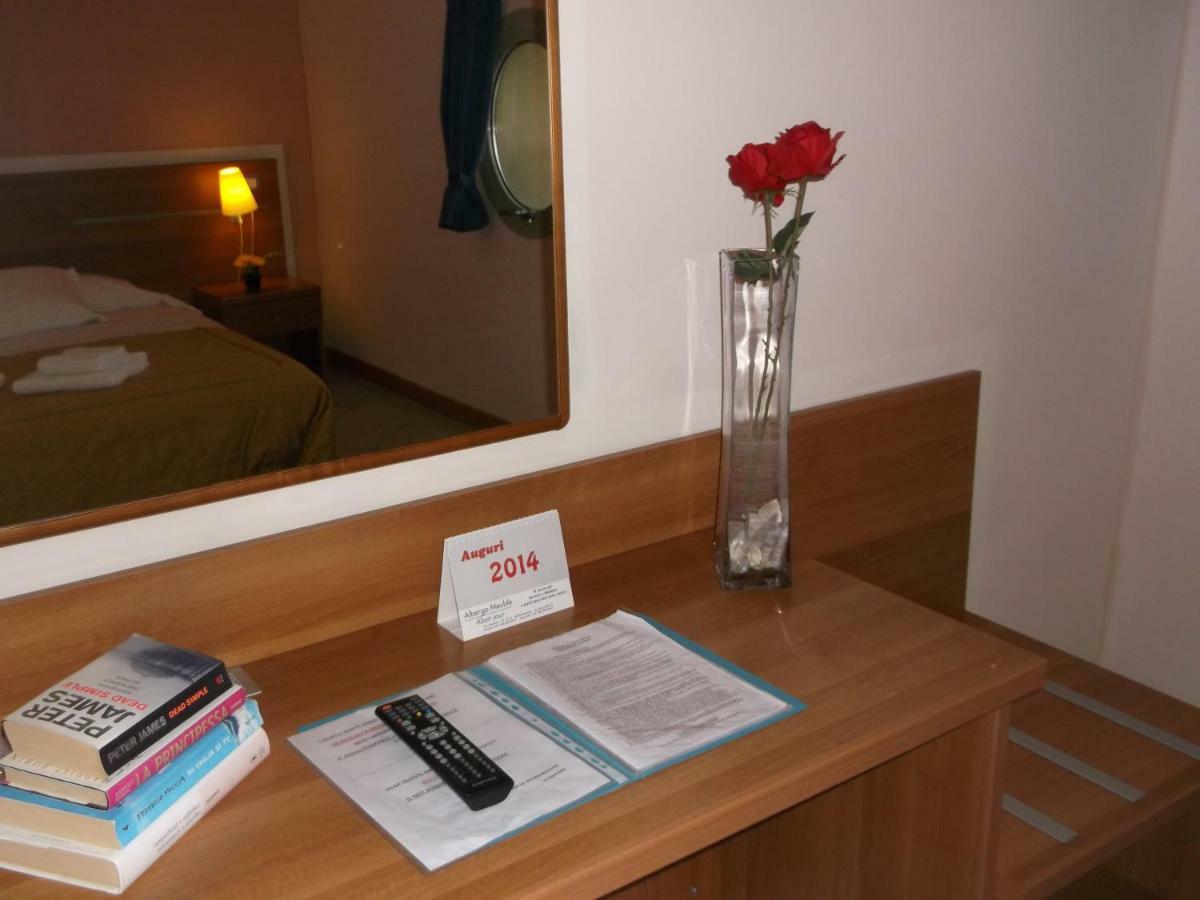 Albergo Meuble Abatjour Mantova Ruang foto